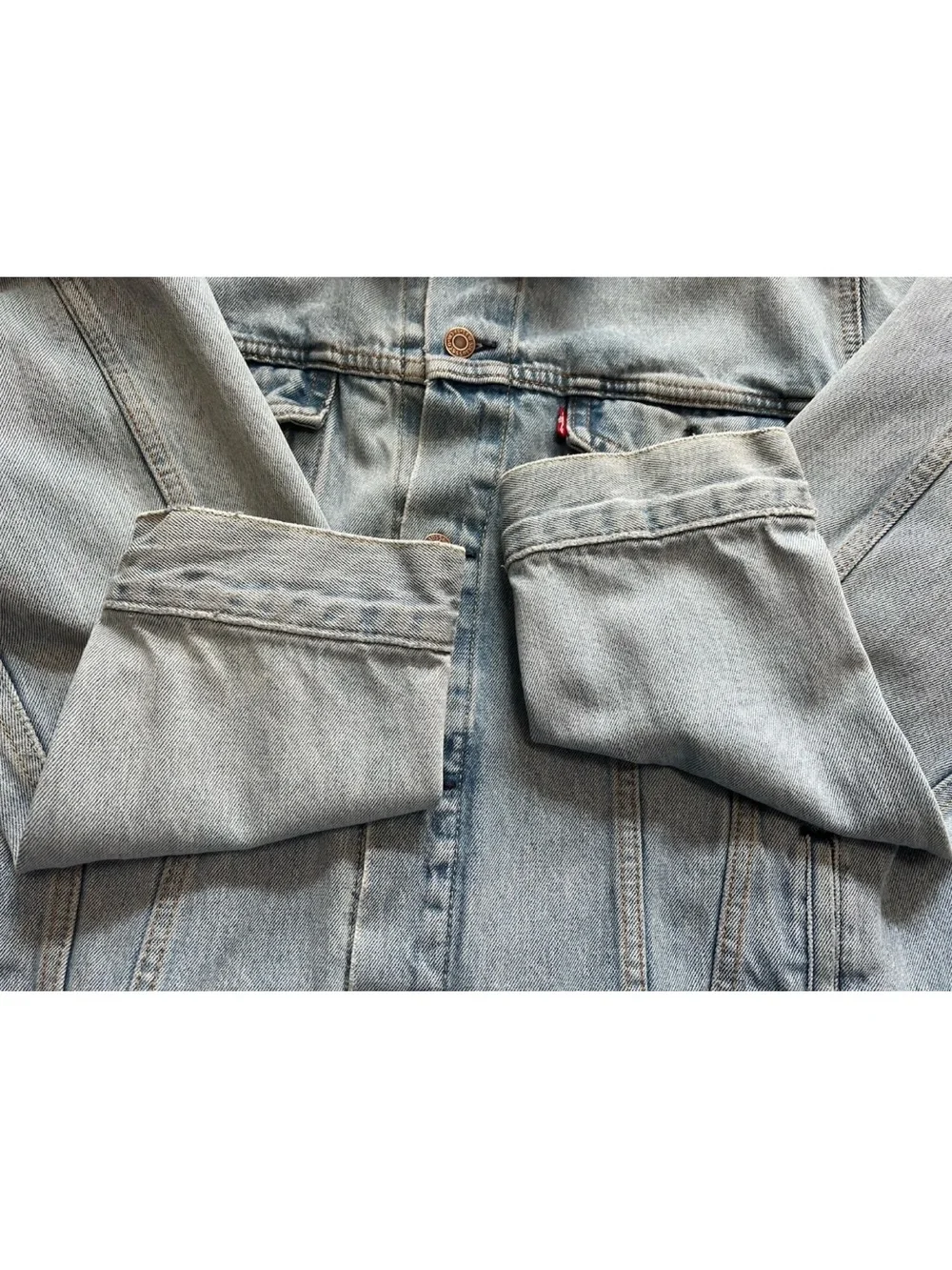 Levi’s Trucker Jacket 72334‑0131 Men’s XL • Soft Broken‑In Denim • Light Wash Fa